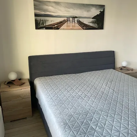 Garden Radnica - Private Parking Included Apartment