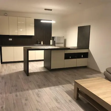 Garden Radnica - Private Parking Included Appartement